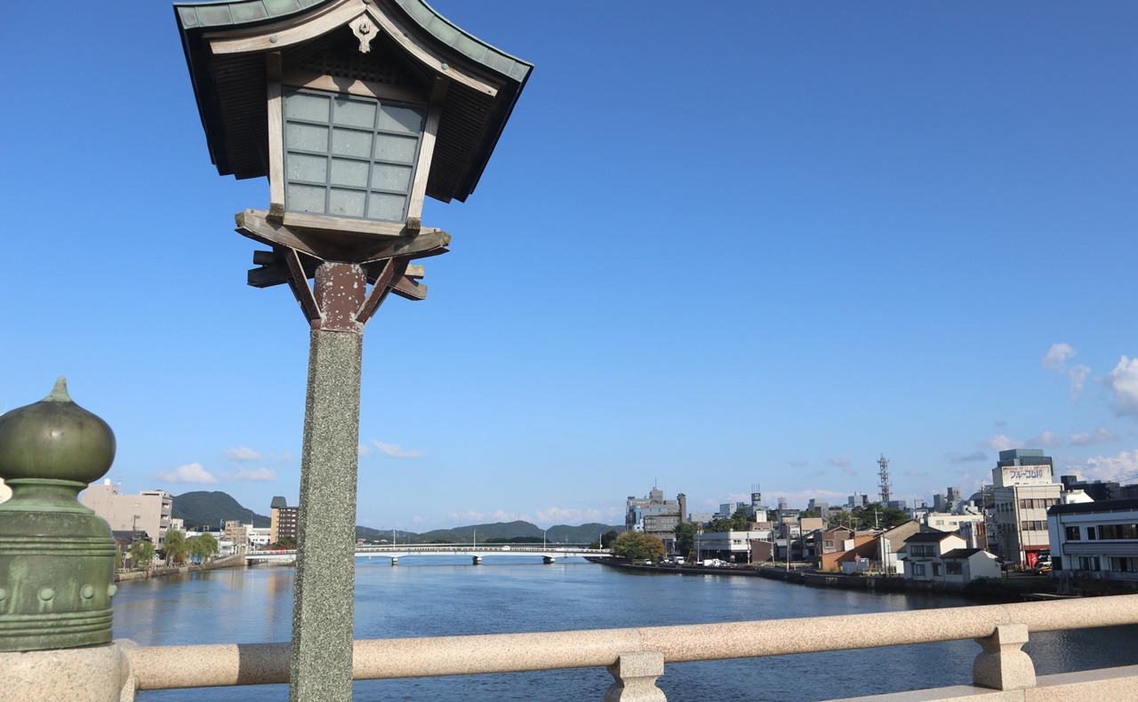 松江大橋の灯籠